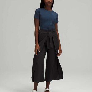 Lululemon Noir Wide Leg Crop Pants Size 6 Belted Waist Black Flowy Workwear S